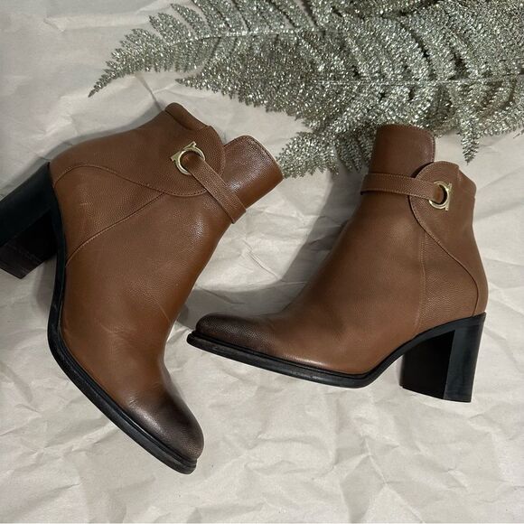 SALVATORE FERRAGAMO Florian Gancini Brown Leather Ankle Boot Sz 7 Block Heel - Picture 1 of 14
